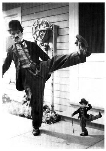 Файл:Charlie-Chaplin-and-Tramp-Doll-3.jpg