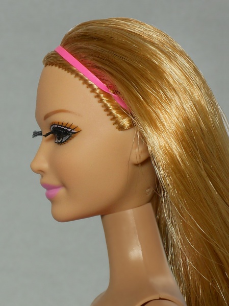 Файл:2012 New Summer Barbie CM Mold 1 3.jpg