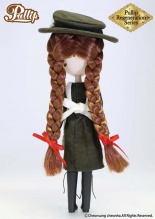 Парик куклы коричневого цвета (шатенка), волосы заплетены в две косички.