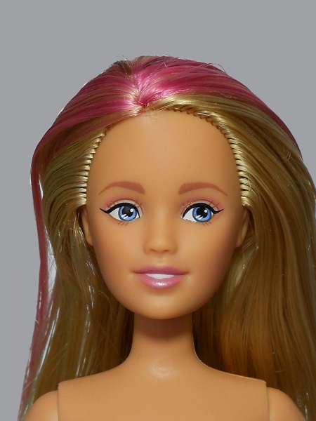 Файл:1995 Teen Skipper Teen Edit Barbie Mold 1.jpg