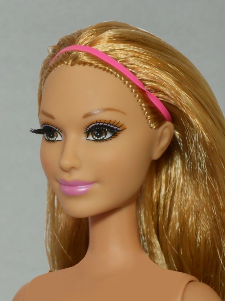 Файл:2012 New Summer Barbie CM Mold 1 2.jpg
