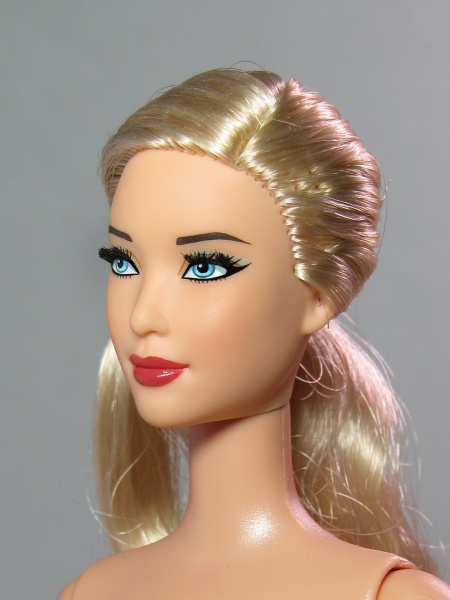 Файл:Stardoll Barbie Mold 1-2.jpg