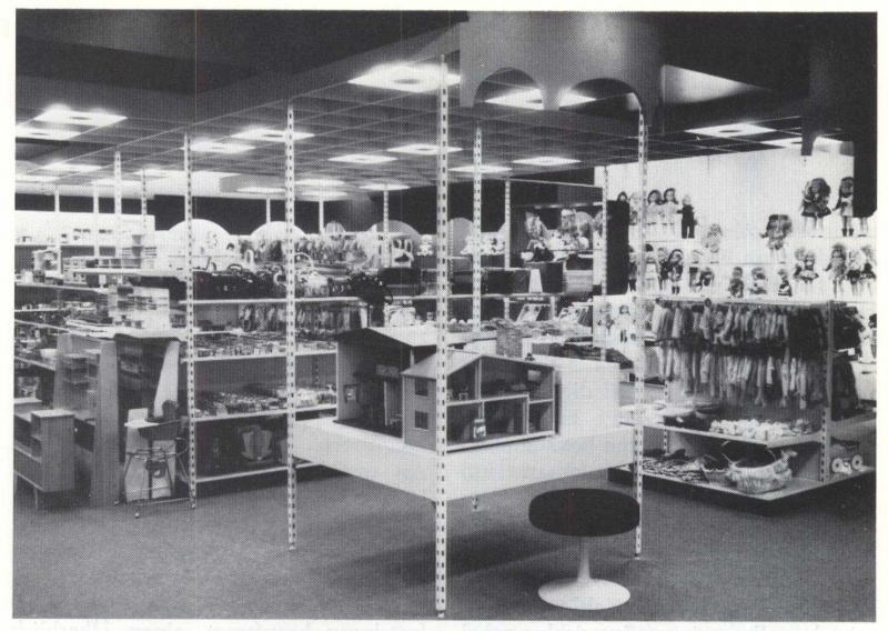 Файл:1971 Lundby Puppenhaus im Spielzeuggeschäft.jpg