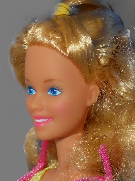 Файл:1990 Fashion Friends Barbie Face Mold 2.jpg