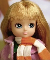 Игровая фэшн-кукла Lottie из Британии.