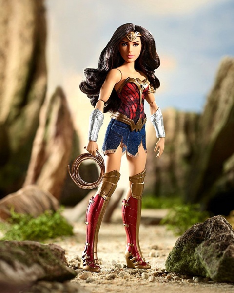 Файл:2017 Wonder Woman Battle-Ready Diana Action Figure 02.jpg
