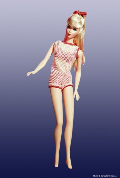 Файл:1967 Twist ’N Turn Barbie Blonde.jpg