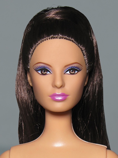 Файл:Loubutin-Glimmer Barbie Mold 1.jpg