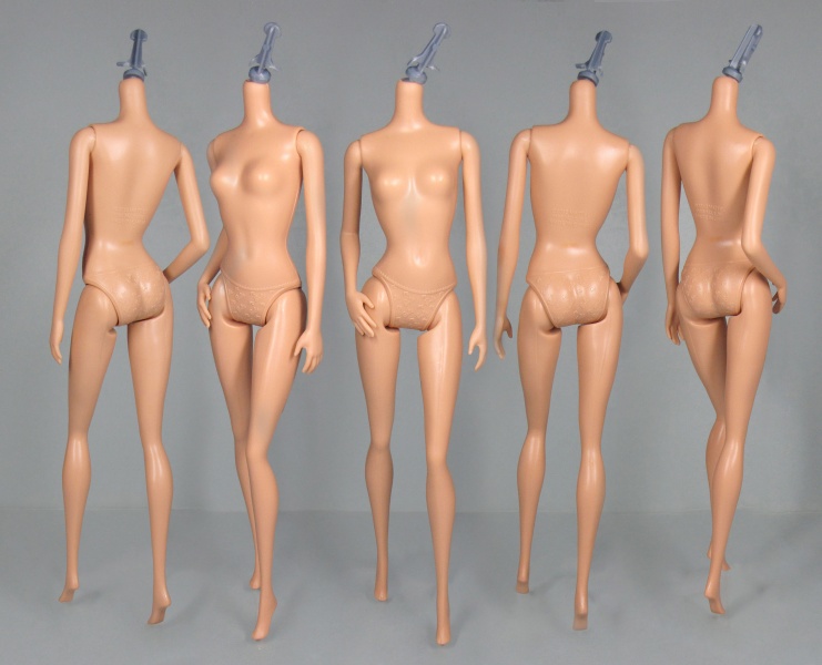Файл:Posing body Barbie 02.jpg