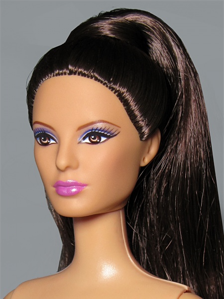 Файл:Loubutin-Glimmer Barbie Mold 2.jpg