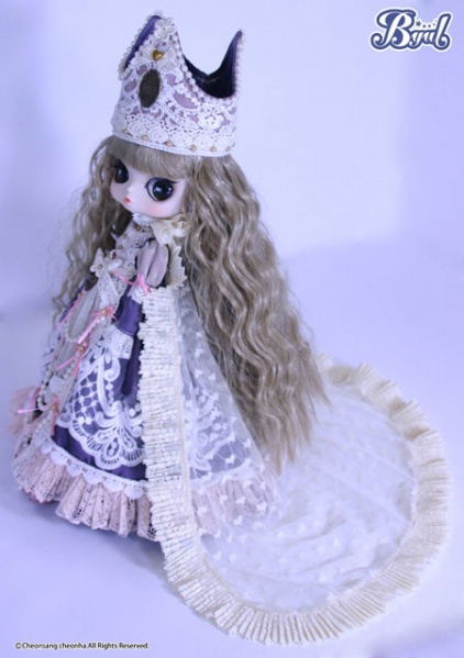 Файл:Byul Romantic Queen wig.jpg