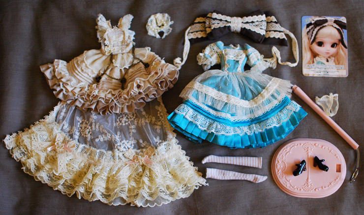 Файл:Pullip Romantic Alice outfit.jpg