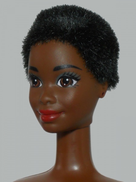 Файл:1990 Nichelle Barbie Mold 2.jpg