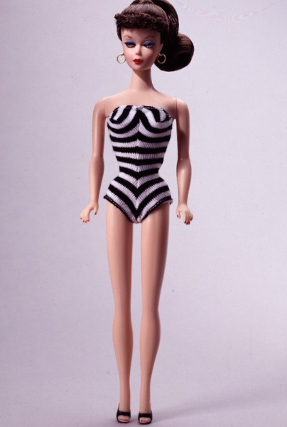 Файл:35th Anniversary Barbie Brunette 1994.jpg