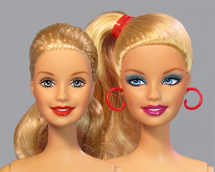 Файл:GG-CEO Barbie Molds Couple.jpg