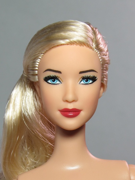 Файл:Stardoll Barbie Mold 1-1.jpg