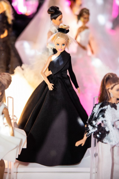 Файл:2019 Barbie L’officiel Lithuania 08.jpg