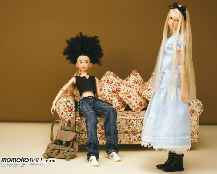 Файл:Momoko Everyday B-Girl and Baby Blue Labyrinth.jpg