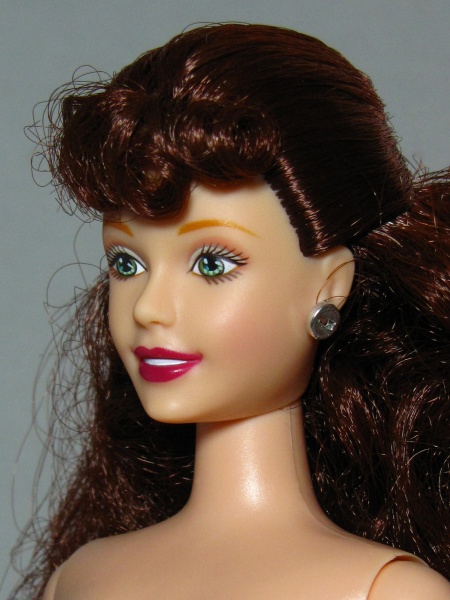 Файл:Chelsie Tori Barbie Mold 2.jpg