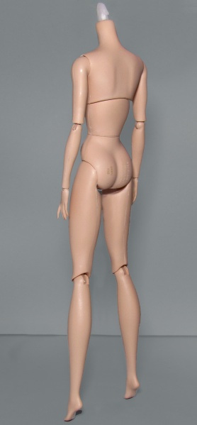 Файл:Poseable Silkstone Barbie Body 2015 04.jpg