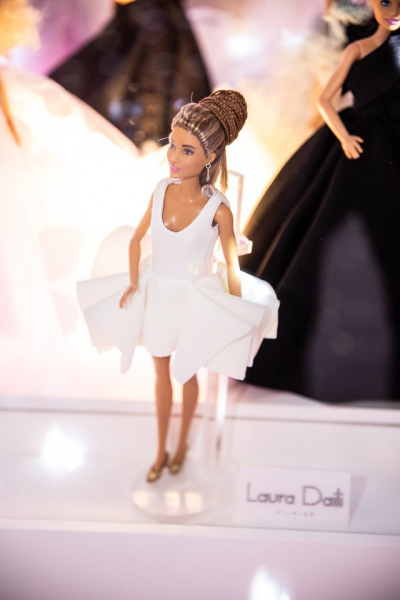 Файл:2019 Barbie L’officiel Lithuania 05.jpg