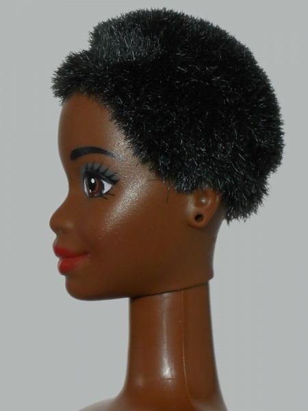 Файл:1990 Nichelle Barbie Mold 3.jpg