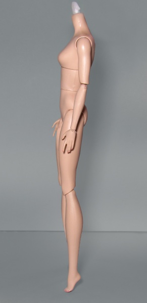 Файл:Poseable Silkstone Barbie Body 2015 03.jpg