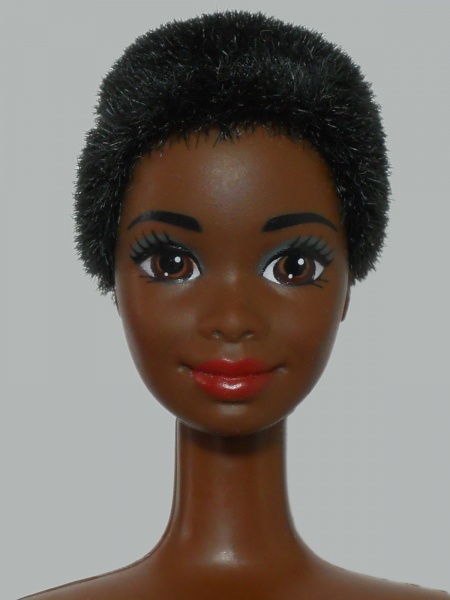 Файл:1990 Nichelle Barbie Mold 1.jpg