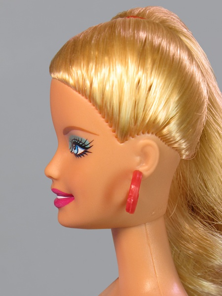 Файл:GG-CEO Barbie Mold 2-3.jpg