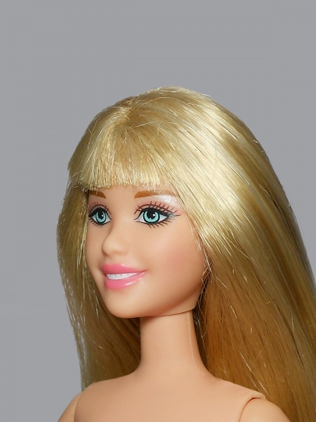 Файл:2007 BeBe Teen Edit Barbie Mold 2.jpg