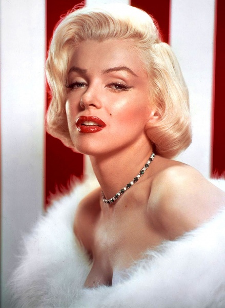 Файл:Marilyn-Monroe-American-Flag.jpg