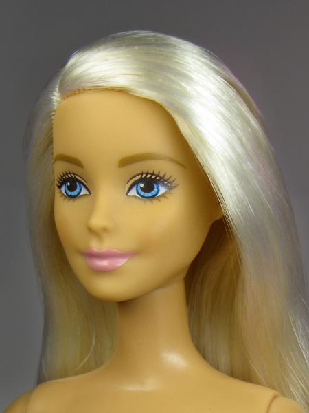 Файл:2015 Millie Barbie Balloon Head Mold 2.jpg